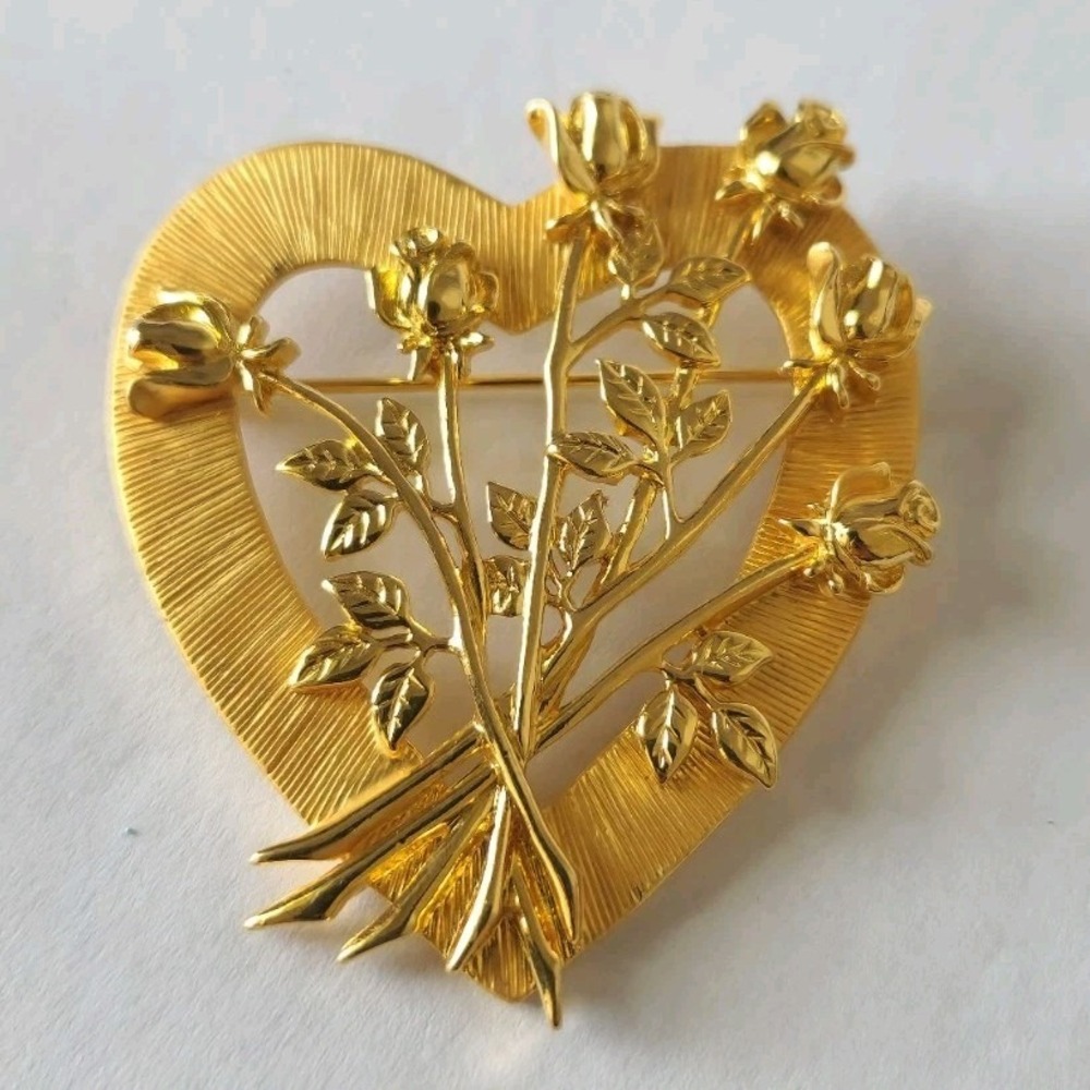 Vintage JJ Jonette Jewelry Gold Tone Heart Rose Bouquet Brooch Pin